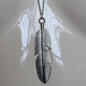 feather pendant on 28-in chain with silver metal